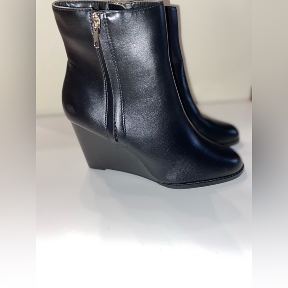 coutgo Shoes - Women’s black wedge booties